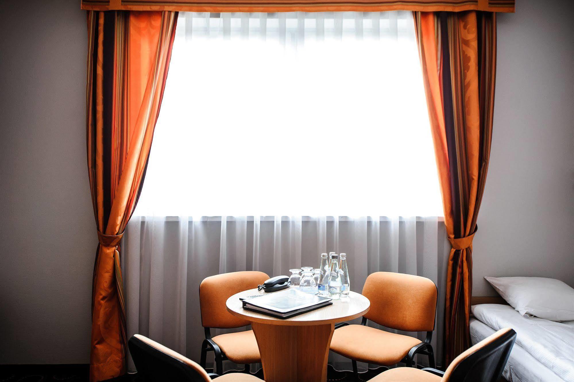 Hotel Aspel Краков Экстерьер фото