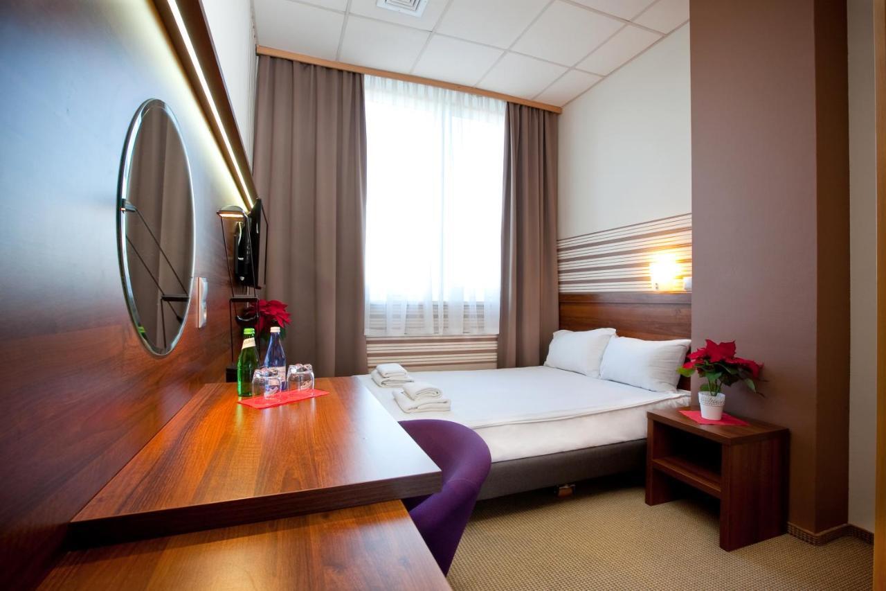 Hotel Aspel Краков Экстерьер фото